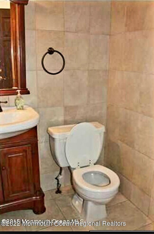 Building Photo - 319 Church St