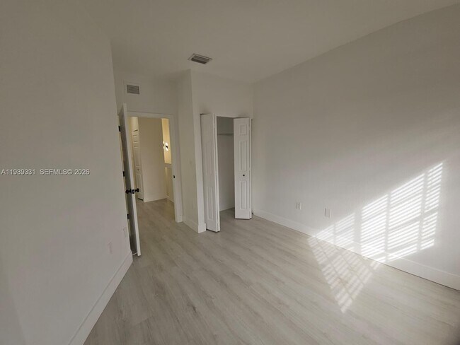 Building Photo - 10919 SW 182nd Ln