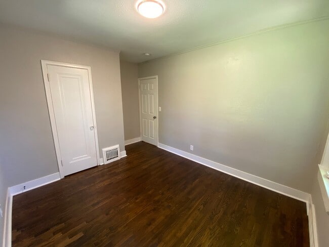 Building Photo - Fully Remodeled House!