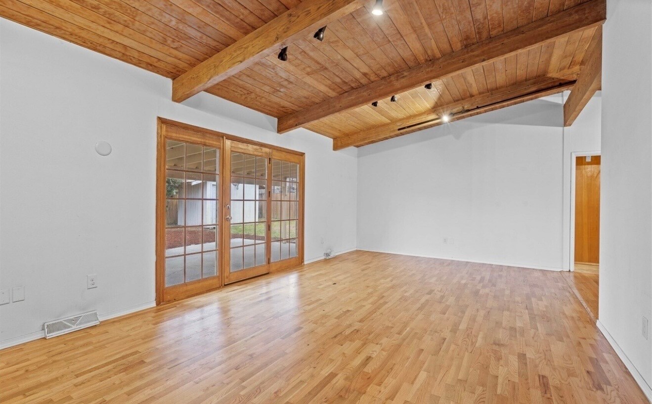 Building Photo - 616 117th St S