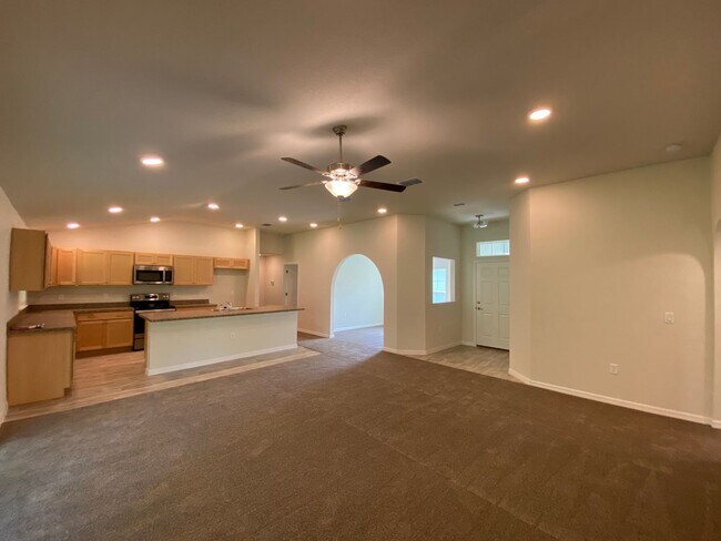 Building Photo - Great new rent on 4/2! Desirable SW Ocala Neighborhood 4/2/2 *WON'T LAST*