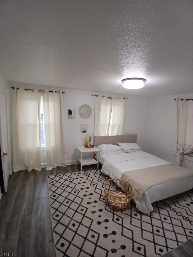 Building Photo - 17 Thomas St