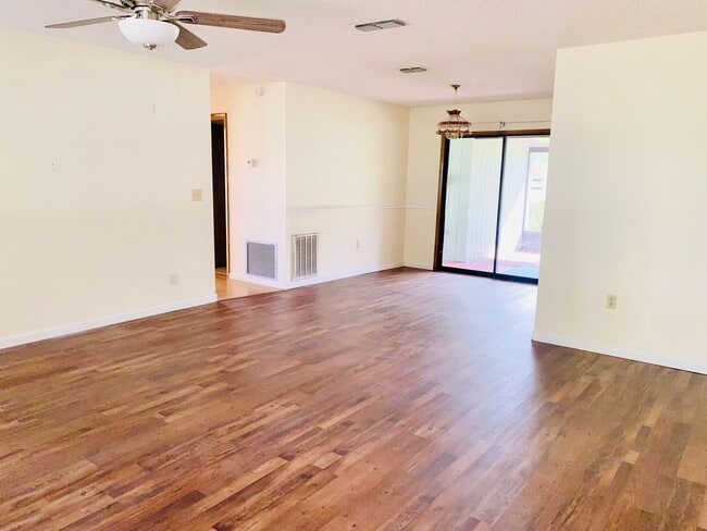 Building Photo - Impressive 3/2 Home in Peaceful Pine Run