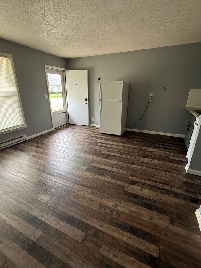 Building Photo - 1301 W 14th St