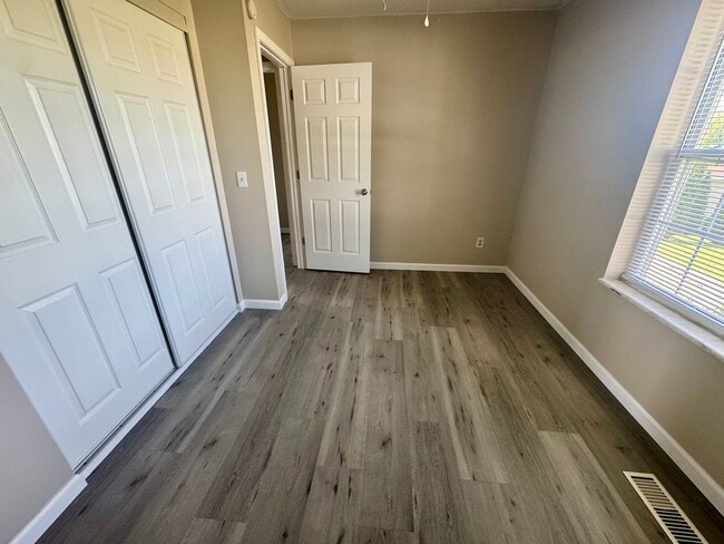 Building Photo - 3 Bedroom 2.5 Bath home in Troy, MO!