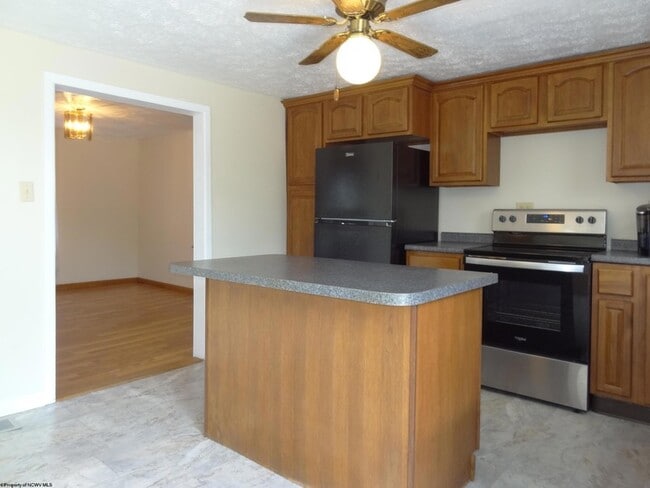 Building Photo - 2726 Stewartstown Rd