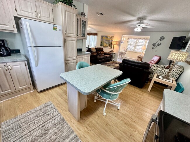 Building Photo - 564 Nettles Blvd