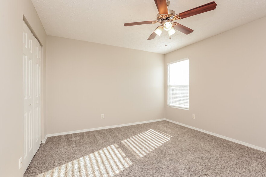 Building Photo - 5576 Dory Dr