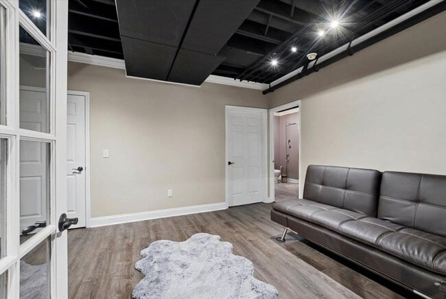 Building Photo - 11804 Long Run Dr