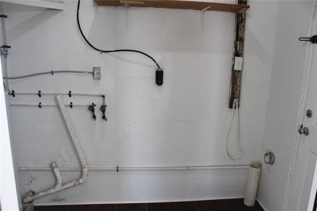 Building Photo - 515 Druid St