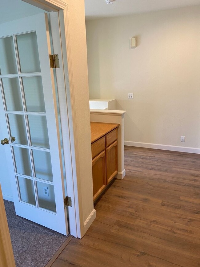 Building Photo - Bentley Square - Gated 3 Bdrm+office