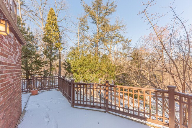 Building Photo - 1915 Geddes Ave