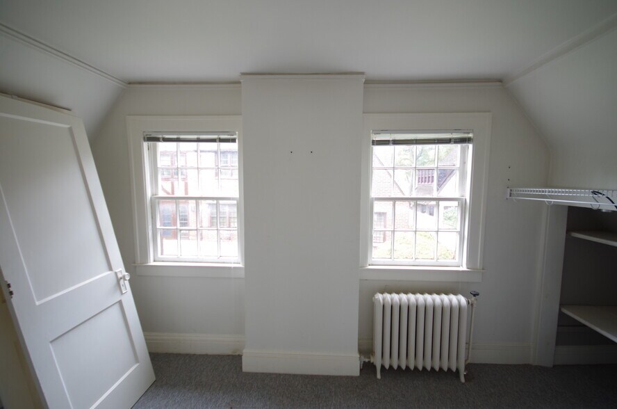 Building Photo - 2240 Seminole St
