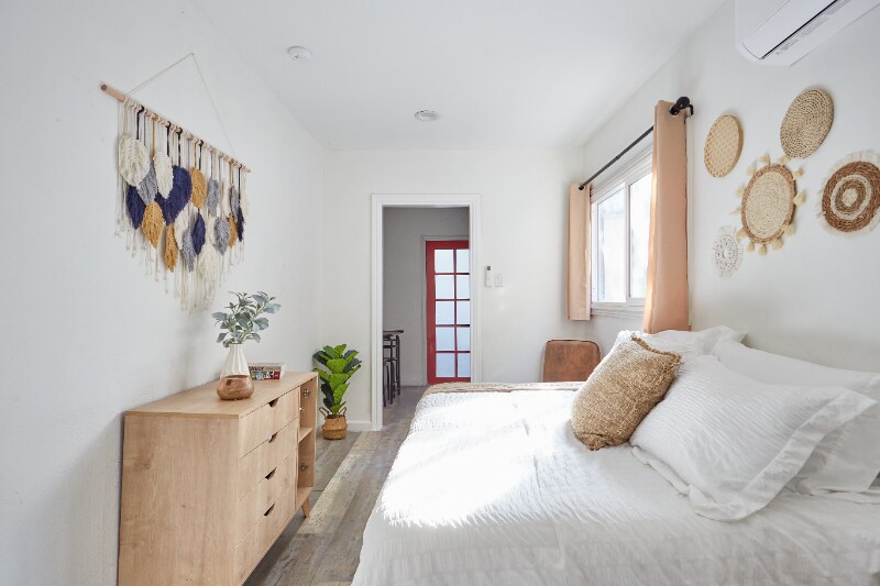 Building Photo - 1053 N Eastman Ave