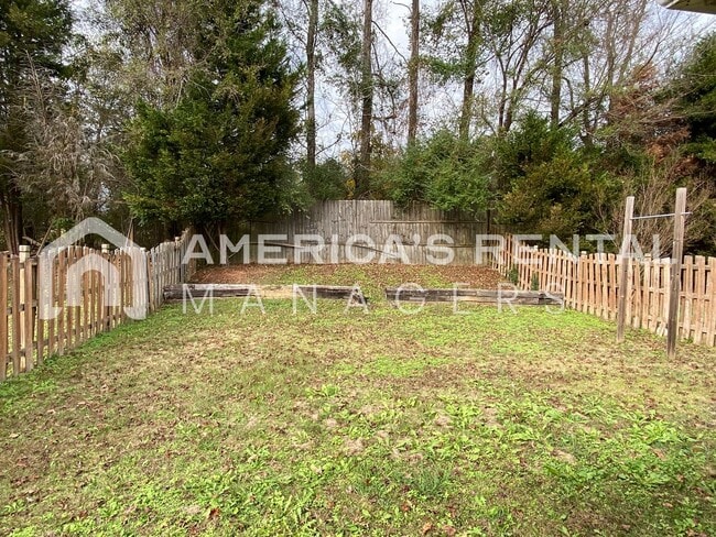 Building Photo - 525 Fox Run Cir