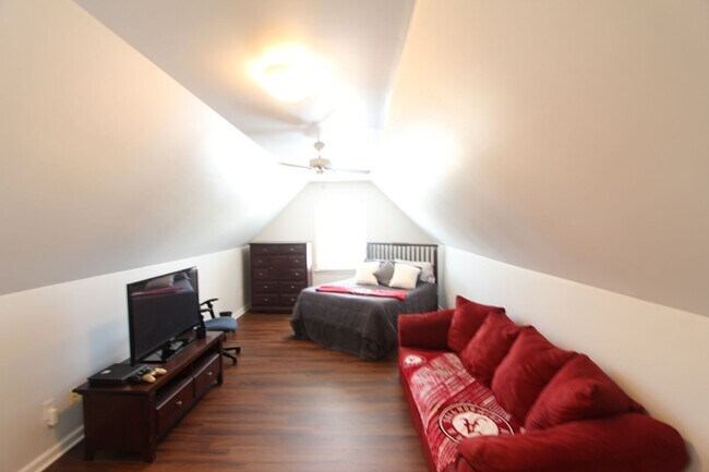 Building Photo - 4 Bedroom 2.5 Bath Lake Cyrus Beauty LOADE...