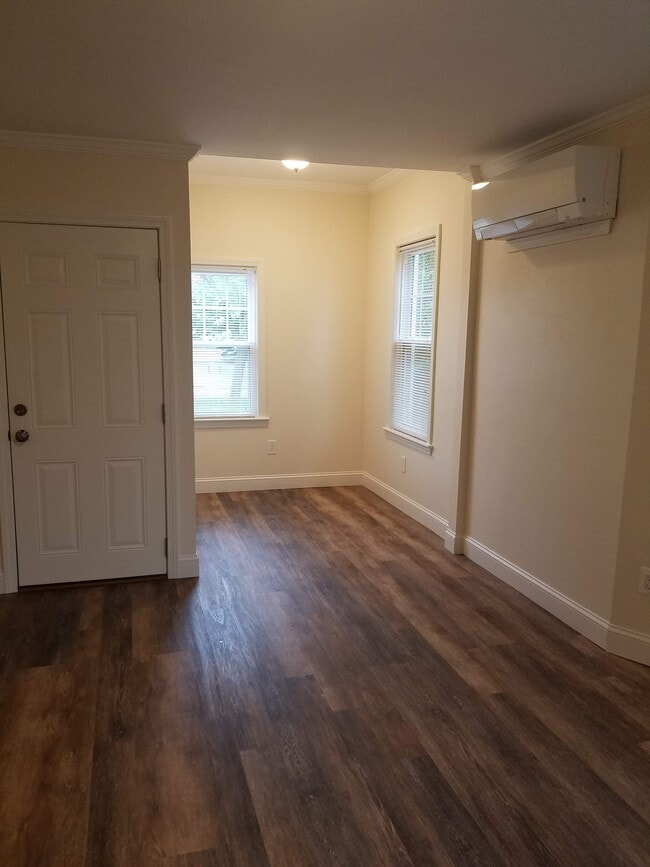 Building Photo - 1 Main St