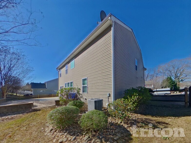 Building Photo - 111 Rougemont Ln