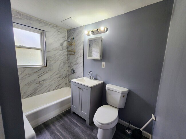 Building Photo - 936 Wethersfield Ave