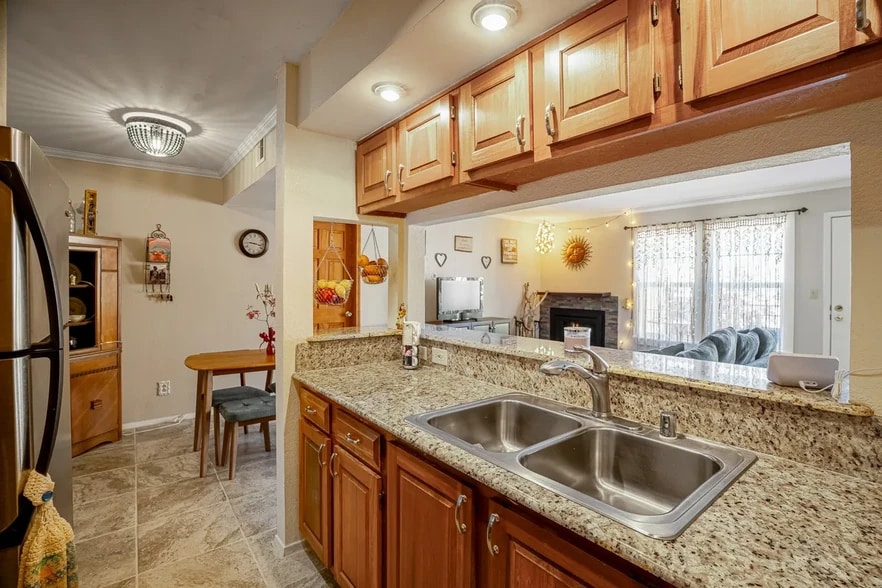 Kitchen - 2501 W Zia Rd