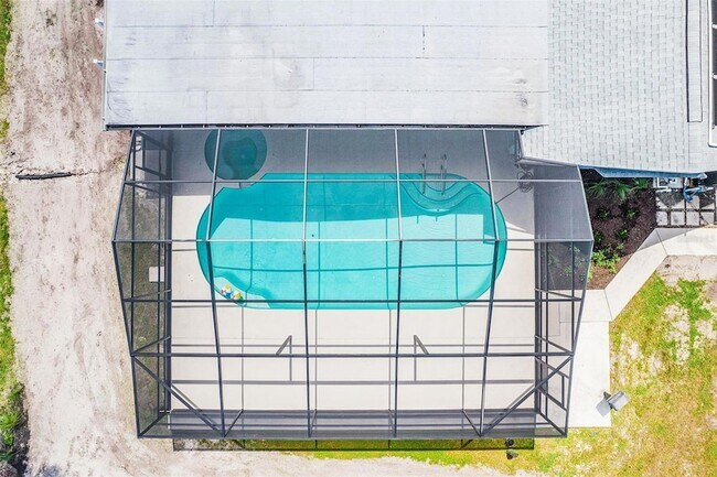 Building Photo - 716 Sarabay Rd