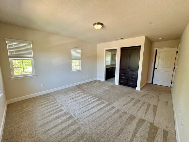 Building Photo - 1154 Galeria Cir