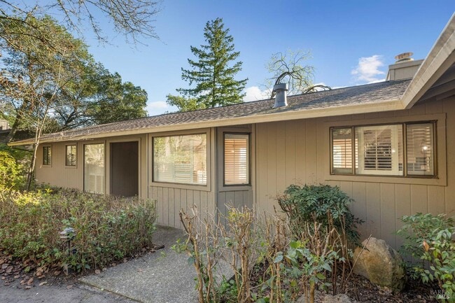 Building Photo - 121 Knoll Pl