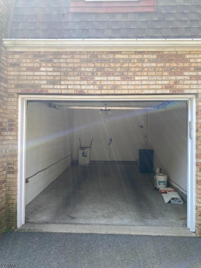 Building Photo - 607 Grove St