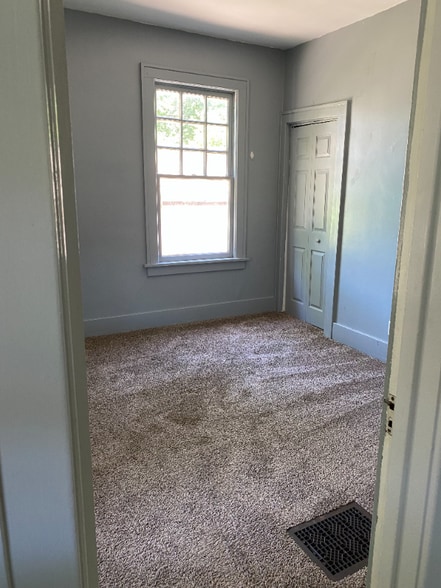 Building Photo - 215 E 8th Ave