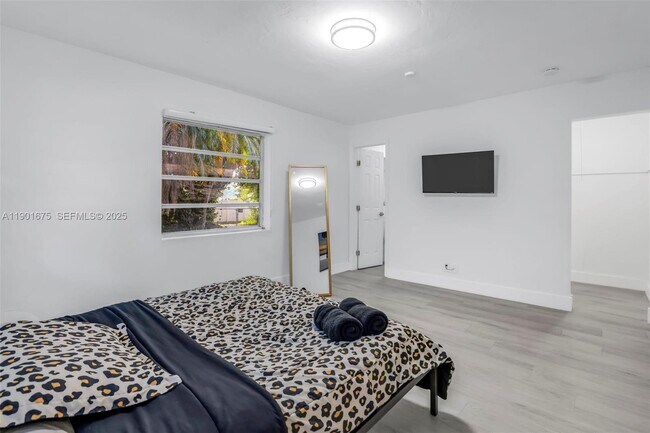 Building Photo - 230 NE 2nd Pl