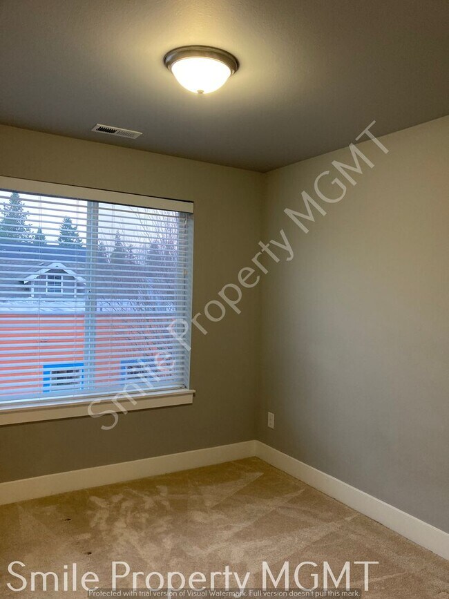 Building Photo - A nice house with 5 beds rooms and 3 baths.