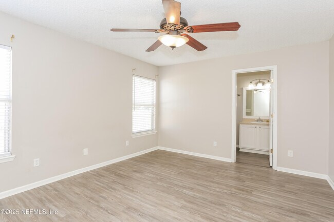 Building Photo - 7405 International Village Dr