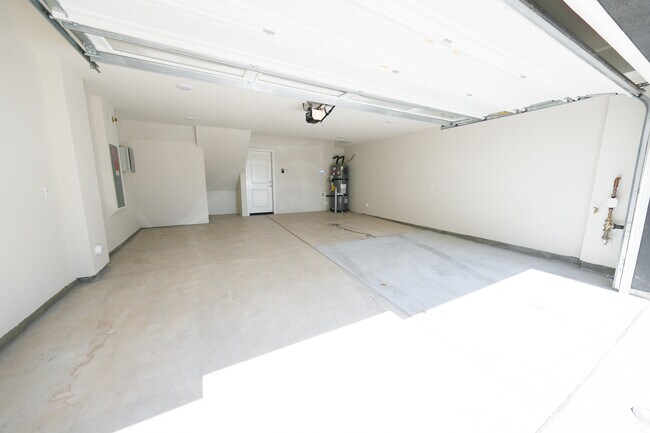 Building Photo - 9561 Hannah Wy