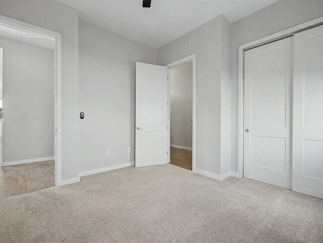 Building Photo - 10053 N Alder Spring Dr