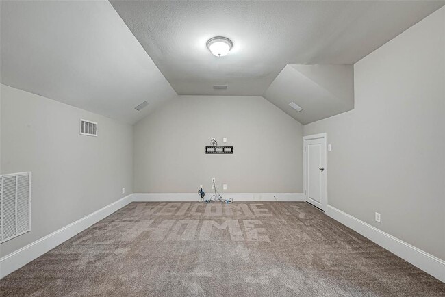 Building Photo - 6711 Saxton Manor St