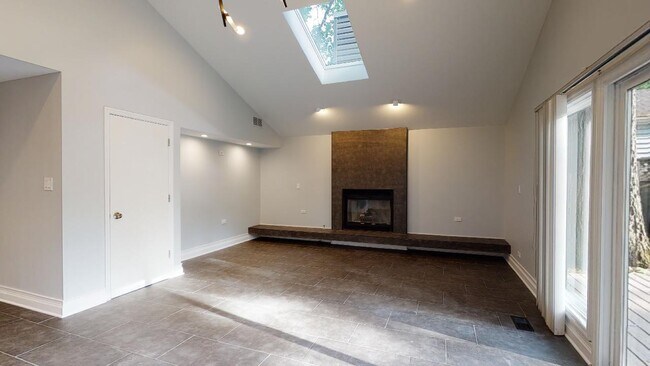 Building Photo - 1366 Cavell Ave
