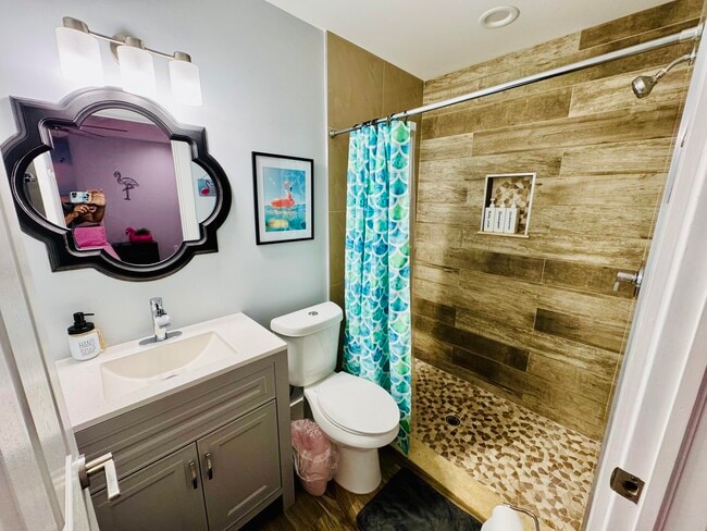 Building Photo - 601 N E St