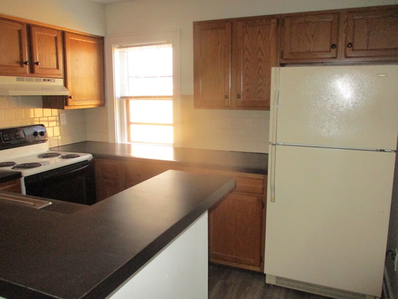 Building Photo - 818 Broadway St