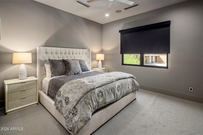 Building Photo - 10110 E Siesta Ln