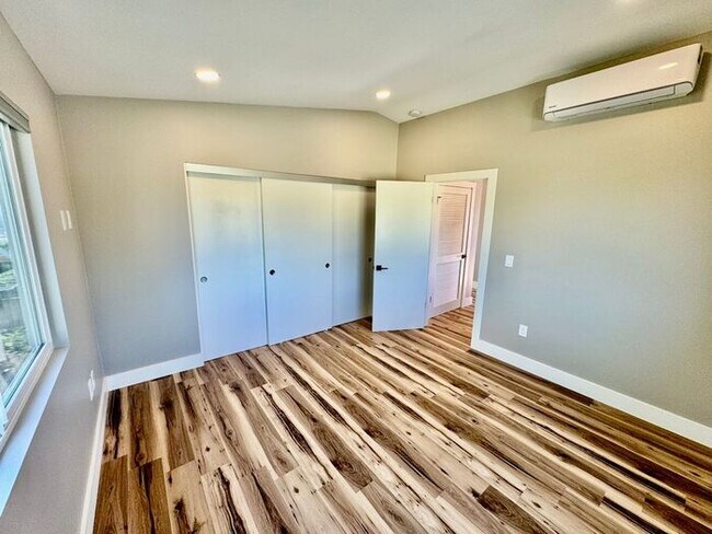 Building Photo - Welcome to this stunning 1 bedroom, 1 bathroom ADU in the highly desirable Bay Park community!