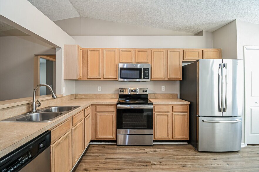 Building Photo - 1603 Twin Oak Ln