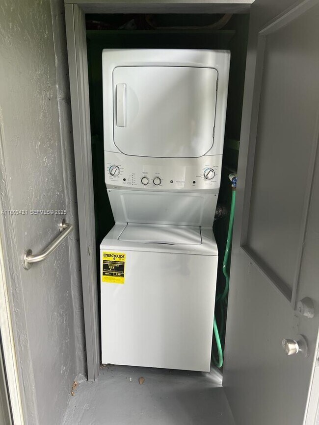 Building Photo - 2670 W 76th St