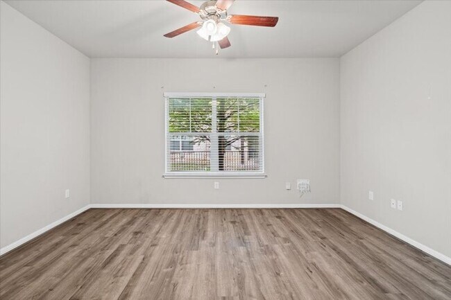 Building Photo - 516 E Slaughter Ln