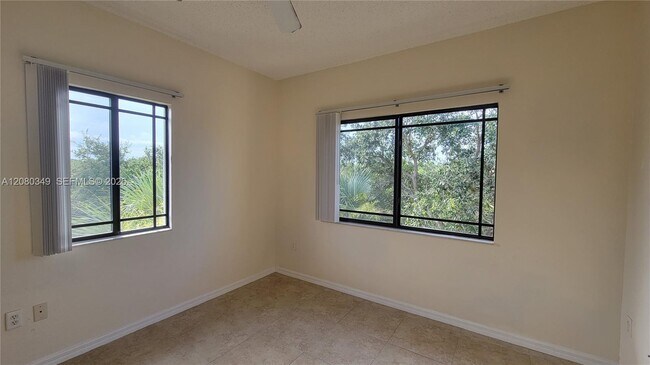 Building Photo - 3018 Alcazar Pl