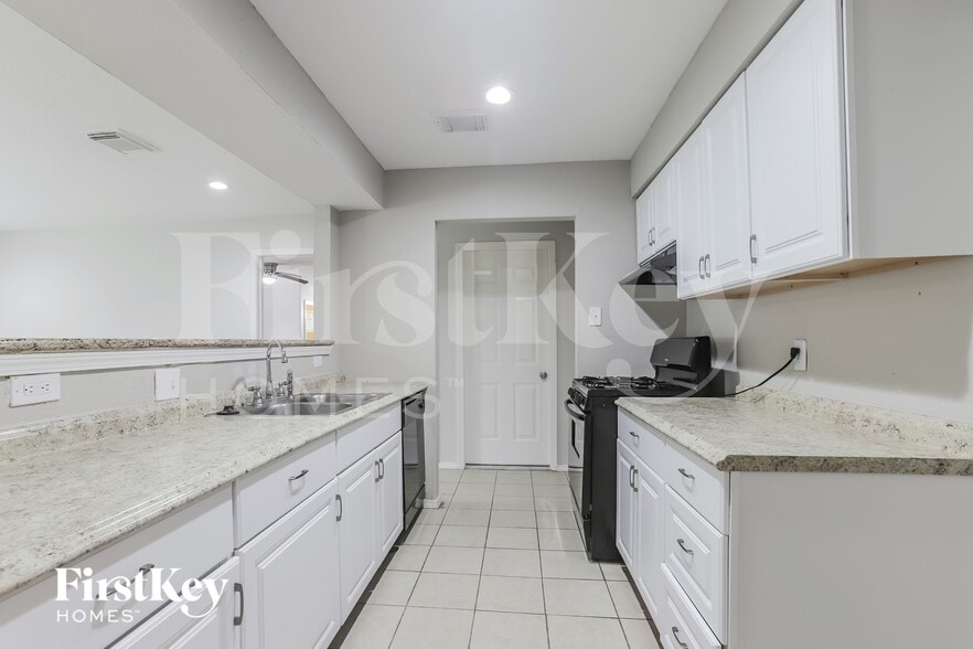Building Photo - 3607 Dawnwood Dr