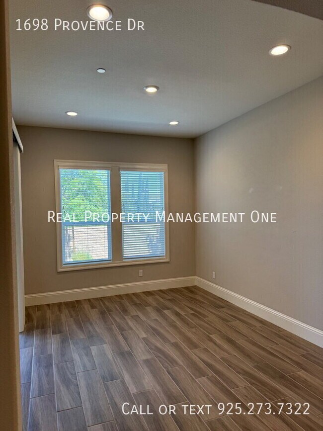 Building Photo - 1698 Provence Ln