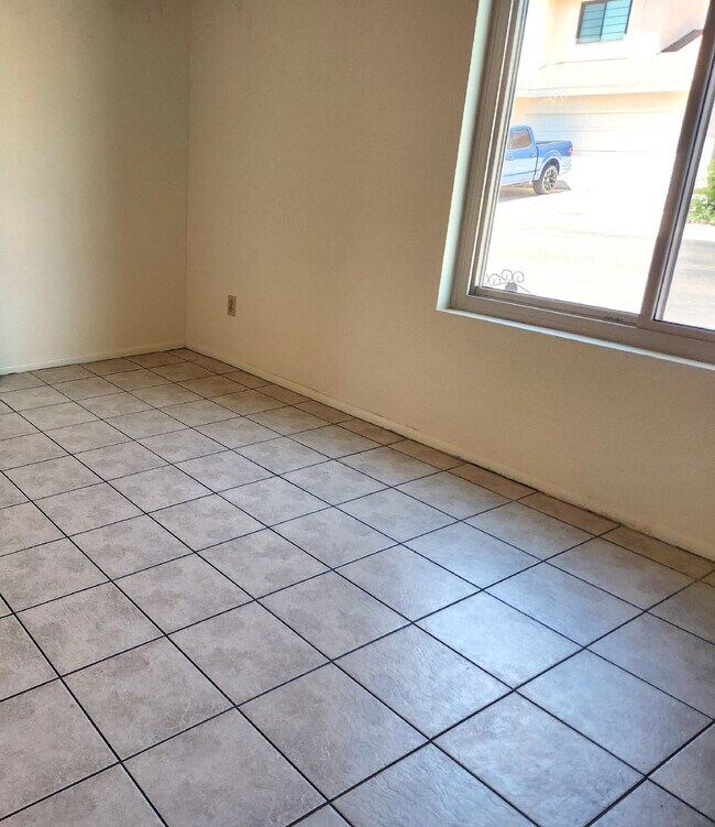 Building Photo - FANTASTIC TWO STORY HOME FOR LEASE NORTH G...