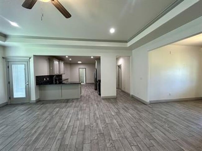 Building Photo - 4 Bedroom