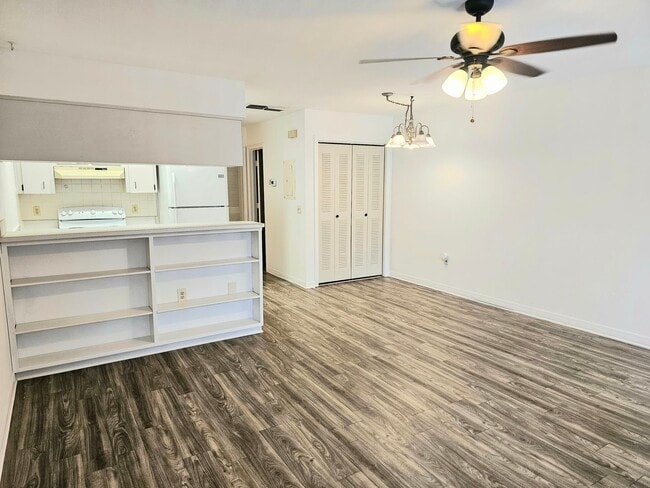 Building Photo - 2nd floor Crystal Landings Condo with Pool...