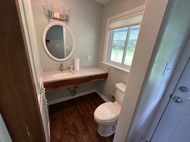 Building Photo - Fantastic Location!  Single-family house close to Upper Arlington and Riverside Hospital